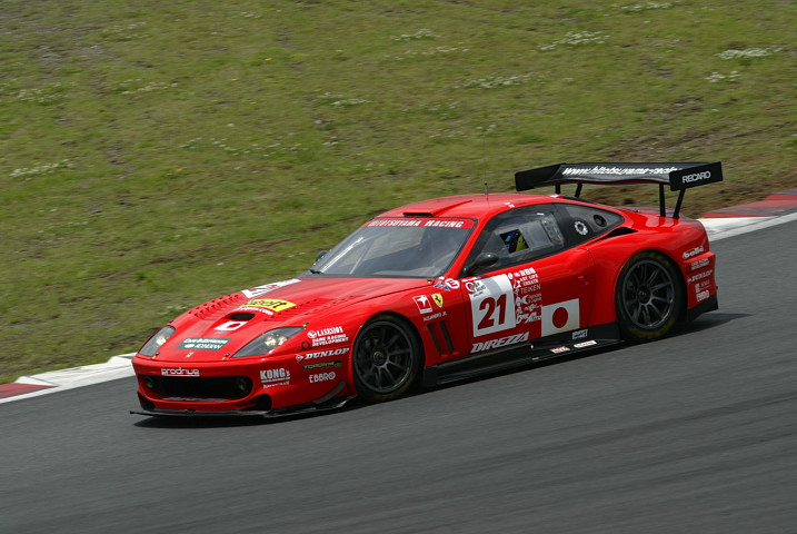 ドライバーズ予選5位はLMGT1クラストップのDUNLOP Ferrari 550 GTS（飯田章／藤井誠暢組）