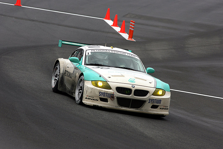 オーバルバトル決勝: ST1クラス優勝はPETRONAS SYNTIUM BMW Z4M COUPE（50号車）