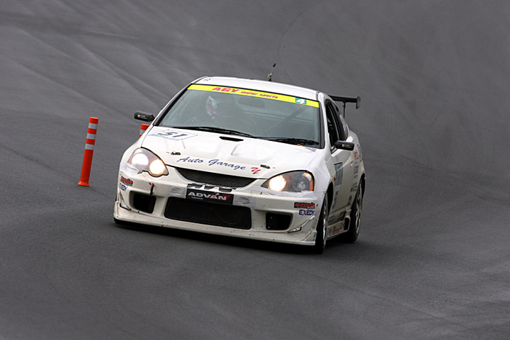 オーバルバトル決勝: ST4クラス優勝は、AGY ingsインテグラ