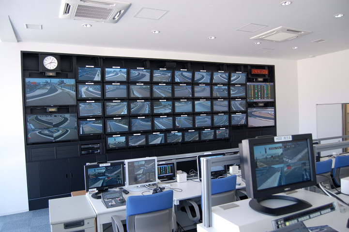 最新AV機器が設置されたコントロールタワー