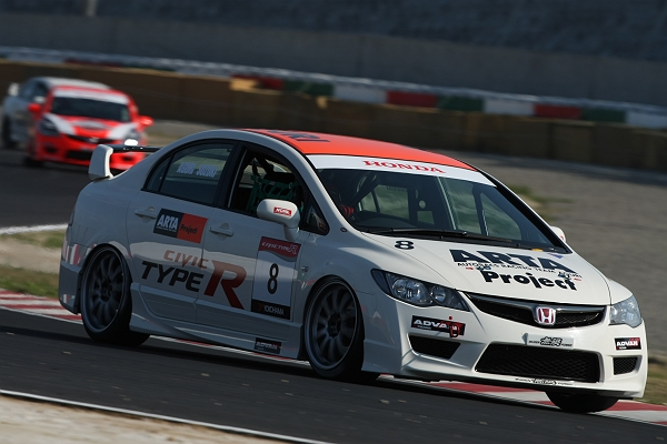 新生鈴鹿OPENING THANKS DAY: シビックレースに特別ゲストとして参加した鈴木亜久里氏の走り