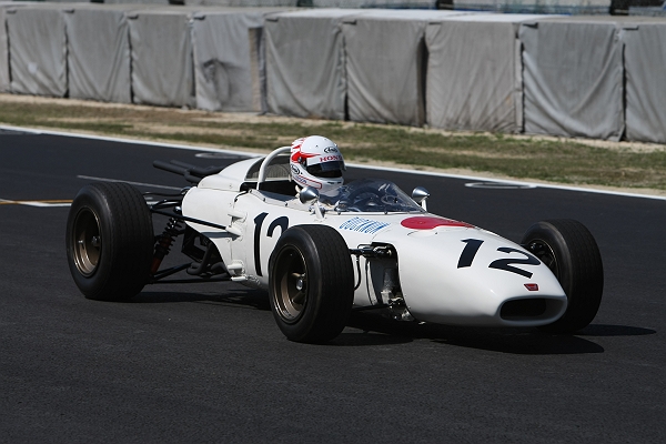 新生鈴鹿OPENING THANKS DAY: 第1期F1ホンダRA272の中嶋悟氏によるデモラン