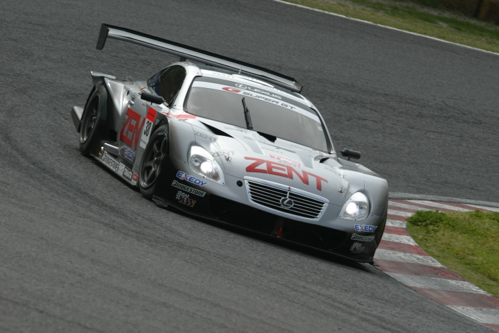 新生鈴鹿での最初の予選。公式練習から好調のZENTセルモが暫定ポールだ