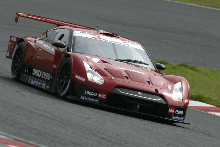 スーパーラップで3ポジションアップを果たしたハセミGT-Rは、往年のスーパーシルエットを連想させるカラーリング