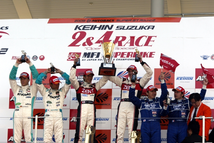 GT500クラスの仮表彰式