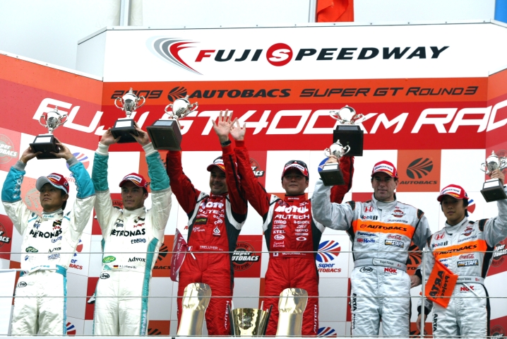 GT500クラスの仮表彰式