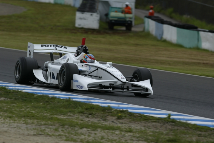 惜しくもポール獲得はならなかったが、2連勝に向けて好位置をキープしたデュバル