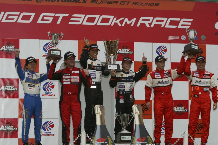 GT300クラスの表彰式