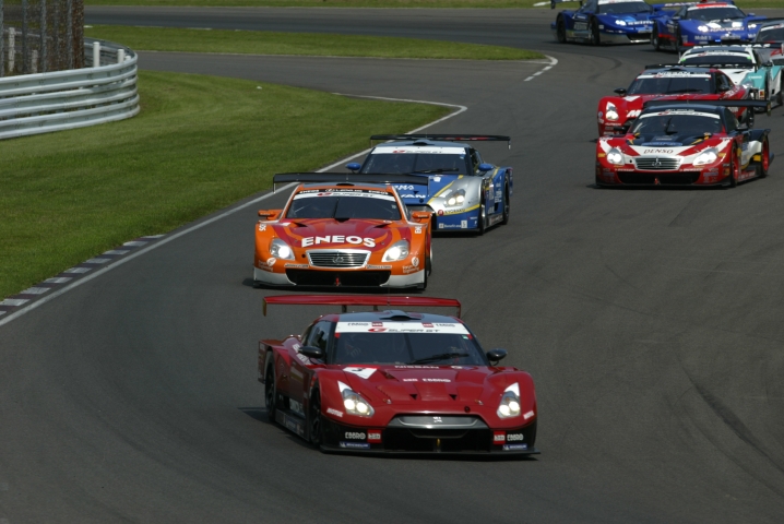 2連勝に向けて序盤トップを快走していた3号車だったが.....