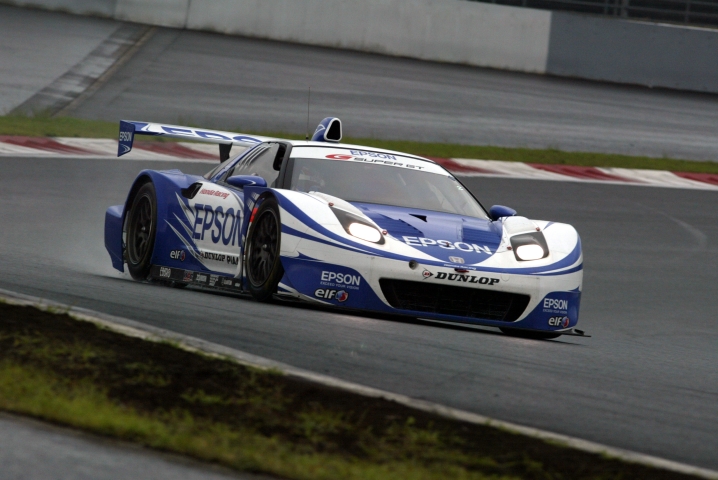 公式練習トップのエプソンNSX。ニューエンジン搭載、ハンデウェイト9kgの好条件で勝利に一番近いところにいる。