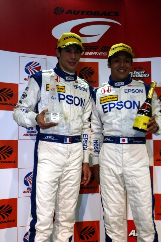 GT500ポールのデュバル/中山組