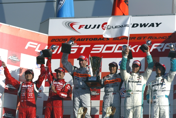 2位にはモチュールGT-R、3位にはペトロナスSC430が入った