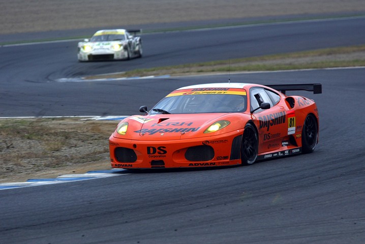 逃げる#81ダイシン、追う#7雨宮RX-7。一時20秒余りあった差はSCランの影響もあって終盤一気に詰まっていった