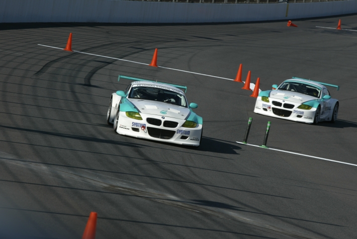 第1レースのST1優勝はペトロナスZ4Mの1号車