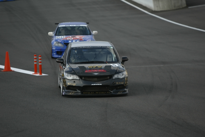 ST4のタイトルは、#60インテグラとの熾烈な3位争いに競り勝った#55シビックのものに