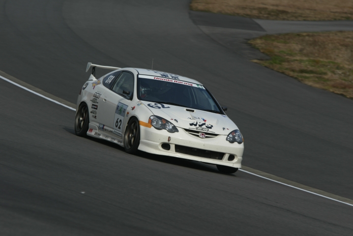 ST4はランキング4位の62号車がトップ。逆転にむけて好発進だ