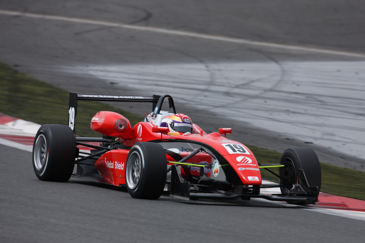 2009 F3マシンラインナップ No.19 黒田吉隆（ACHIEVEMENT by KCMG）