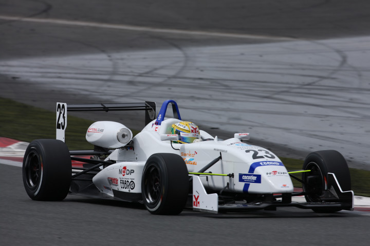2009 F3マシンラインナップ No.23 佐藤公哉（NDDP EBBRO）