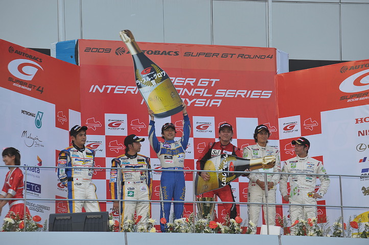 GT300クラスの暫定表彰式