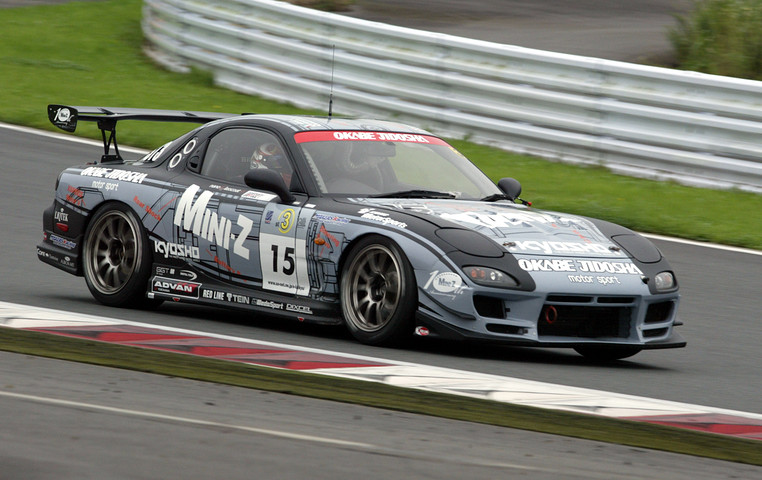 ST3クラスPPは、 	KYOSHOメーカーズ 岡部自動車RX-7（長島正明／田ケ原章蔵／古谷直広組）