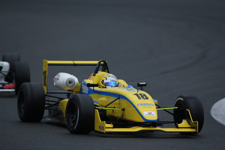 Nクラス優勝は、ピットスタートから8台をごぼう抜きした関口雄飛（AIM）