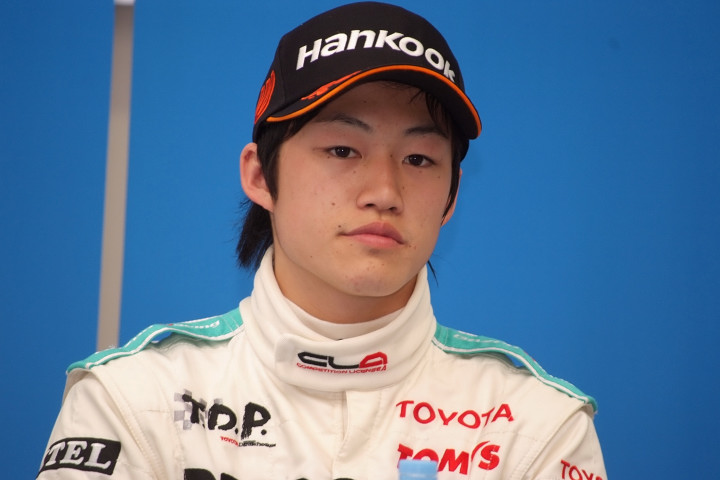 決勝記者会見にて: Cクラス2位の国本雄資（PETRONAS TEAM TOM'S）