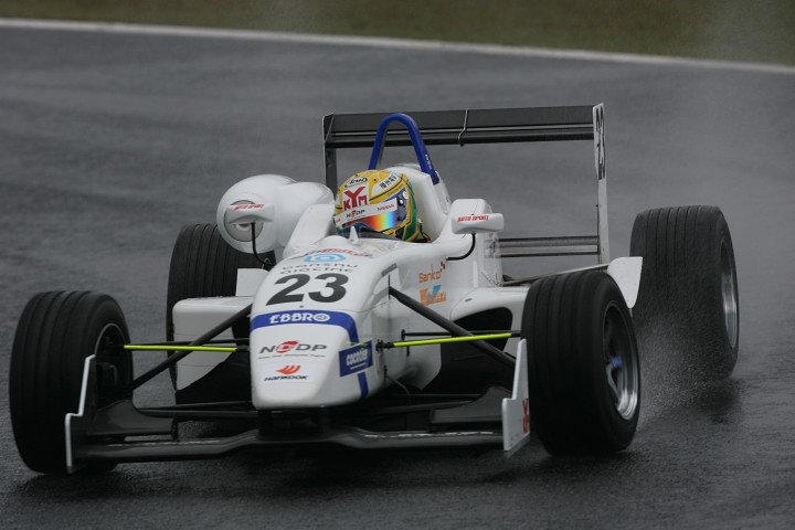 公式予選: 佐藤公哉が雨の中、大健闘。Nクラスで総合の2位に食い込んだ