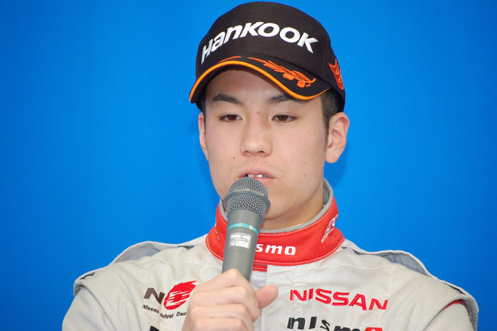 決勝記者会見にて: Nクラス優勝の佐藤公哉（NOVA）