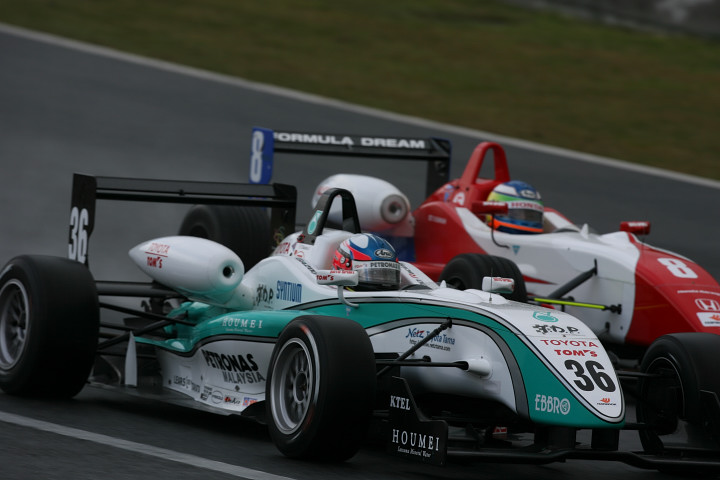 ポイントリーダー井口卓人（TOM'S）はレインタイヤ勢に次々とパスされ後退。4連勝はならなかった