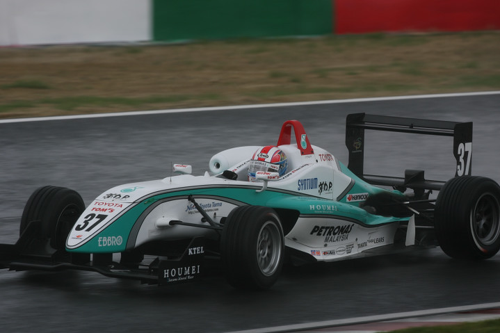 公式予選: Cクラスポールポジションは、国本雄資（トムス）