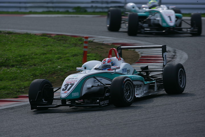 優勝はポールトゥウィンで今季2勝目の国本雄資（トムス）