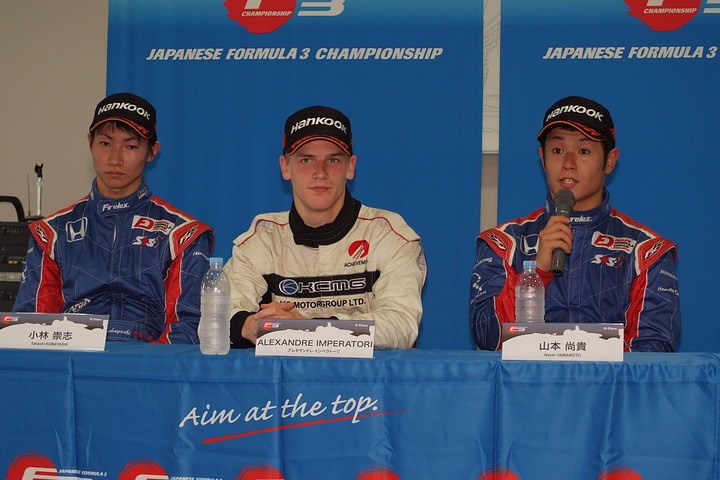 決勝記者会見にて: Nクラスの上位3名