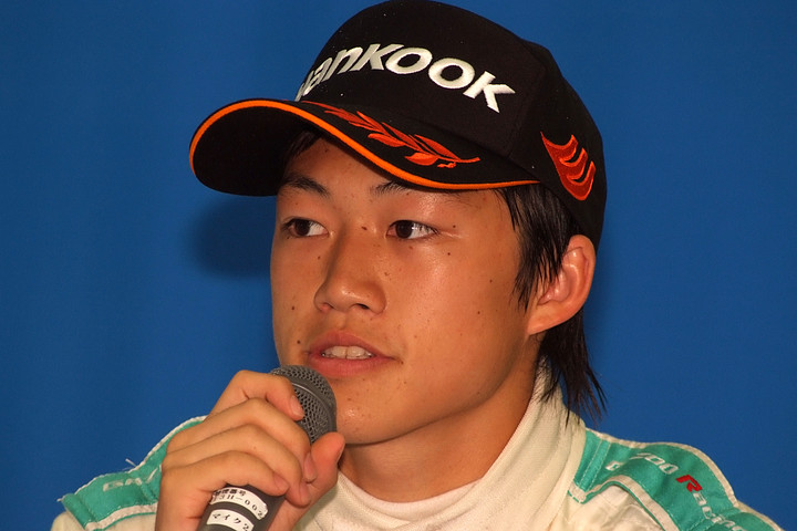 決勝記者会見にて: 3位の国本雄資（トムス）