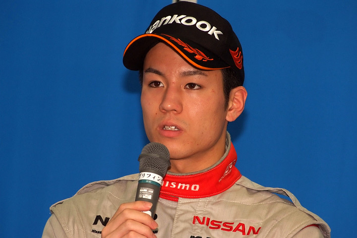 決勝記者会見にて: Nクラス優勝の佐藤公哉（ノバ）