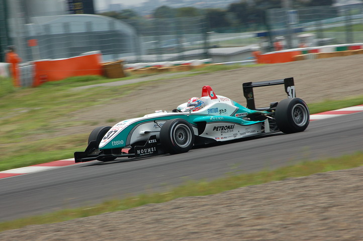 予選2位ながらトップタイムのケイ･コッツォリーノが2グリッド降格となったためPPとなった国本雄資（トムス）