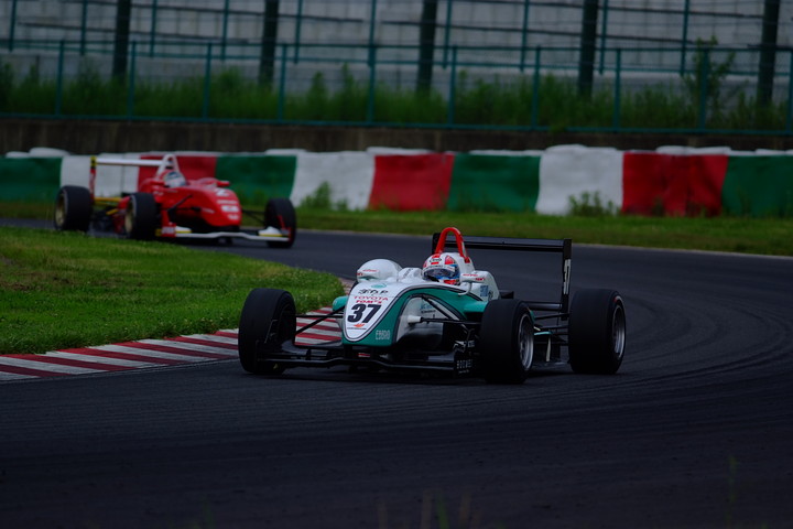 優勝は、国本雄資（トムス）で、Cクラスドライバーズ選手権のポイントリーダーに躍り出た