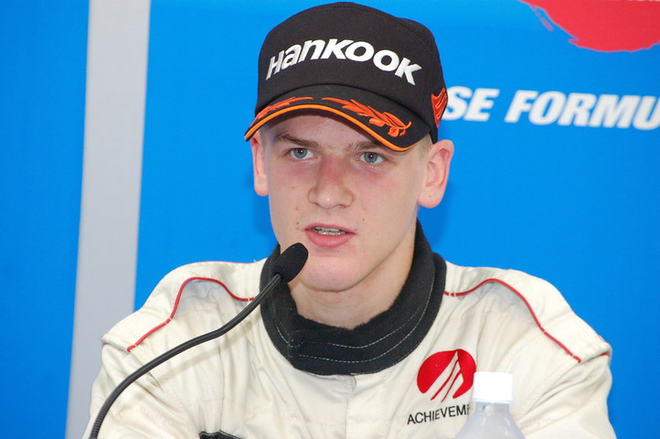 決勝記者会見: Nクラス優勝のアレキサンドラ・インペラトーリ（アチーブメント）