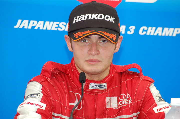 決勝記者会見: Cクラス2位のケイ･コッツォリーノ（戸田）