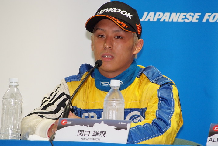 決勝記者会見: Nクラス3位の関口雄飛（エイム）