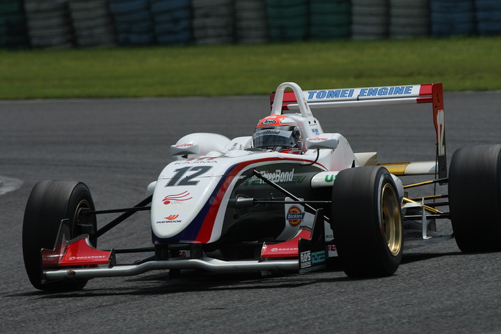 エリクソン、国本のコースアウトで漁夫の利を得、決勝で2位になったのは安田裕信（スリーボンド）