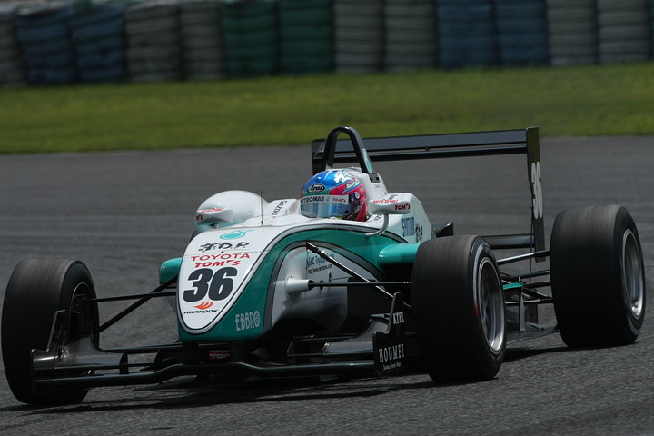 優勝はこのラウンド2連勝の井口卓人（トムス）でついにドライバーズ選手権のポイントリーダーに立った