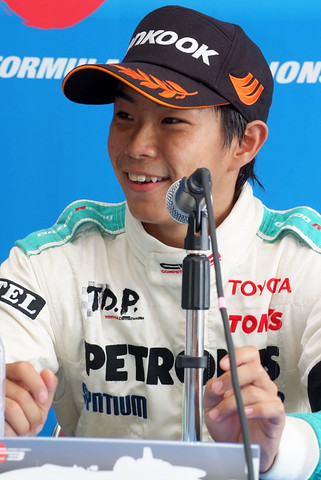 決勝記者会見: Cクラス優勝の井口卓人（トムス）