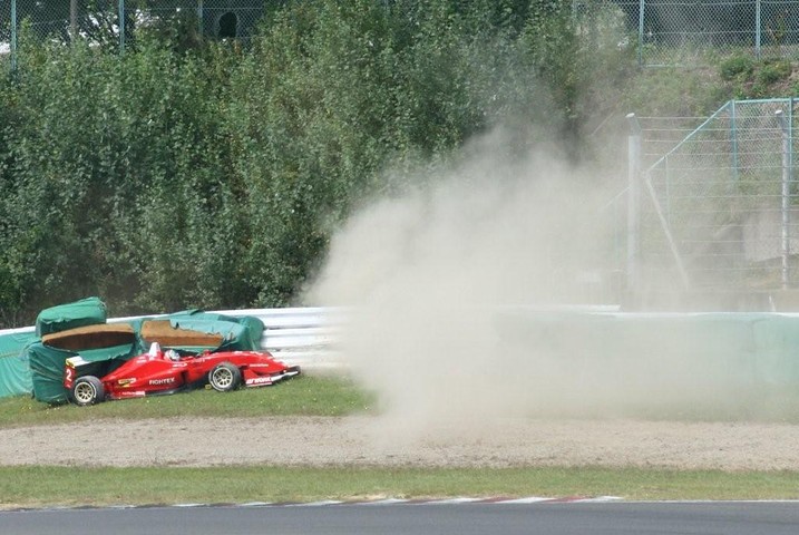 予選でケイ･コッツォリーノ（戸田）がクラッシュ、赤旗の原因を作ってしまった