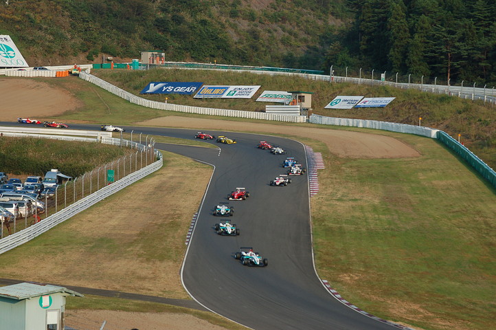 18周の決勝レースがスタートした