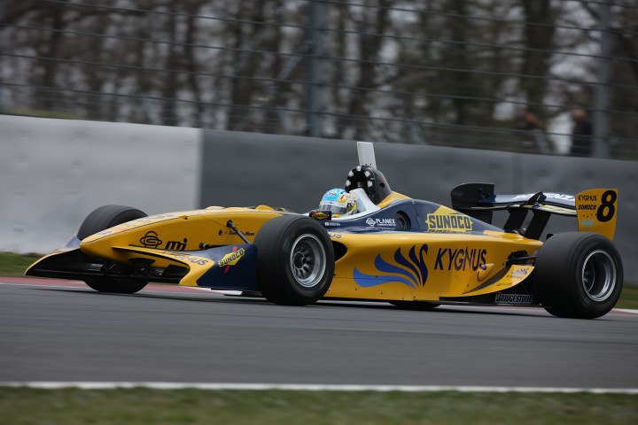 フリー走行2回トップタイムは石浦宏明（Team LeMans）