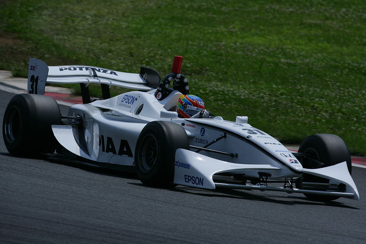 フリー走行1回目、2位はロイック・デュバル（ナカジマ）でナカジマレーシング1-2