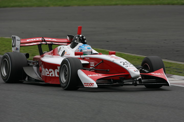 日曜朝のフリー走行でトップタイムを記録したのは平手晃平（インパル）