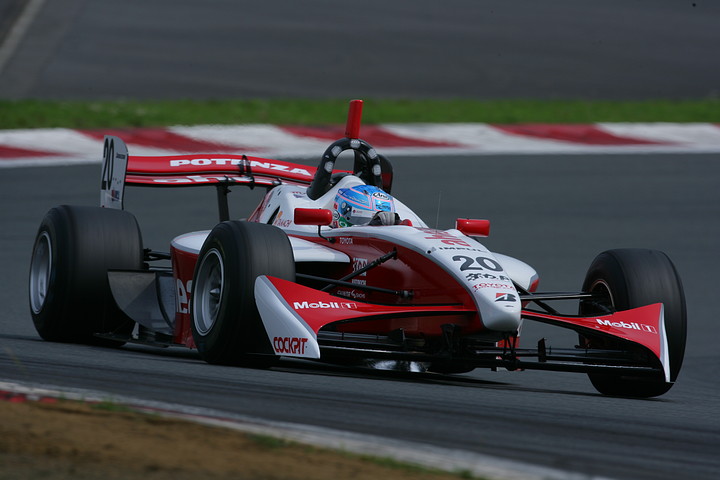 予選3位は平手晃平（インパル）