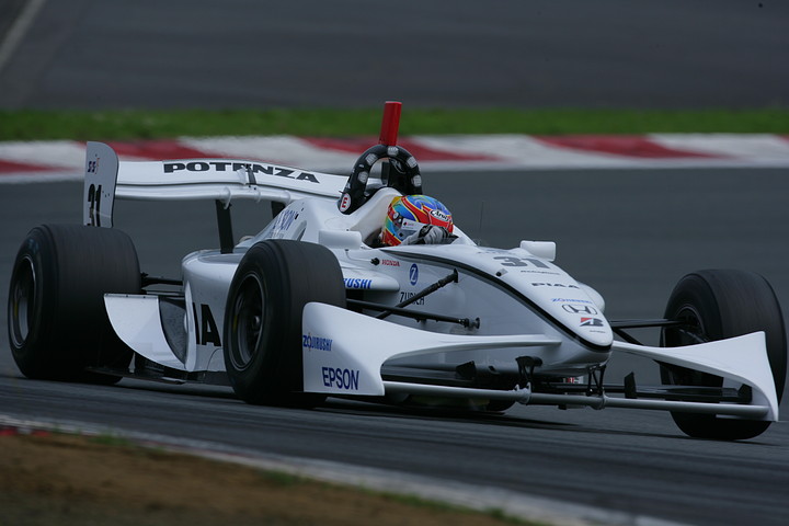 うれしい初ポールポジションはロイック・デュバル（ナカジマ）