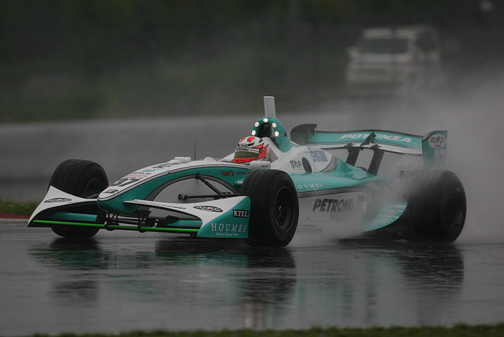 ノーピット作戦が大成功、2位は健闘のルーキー大島和也（トムス）